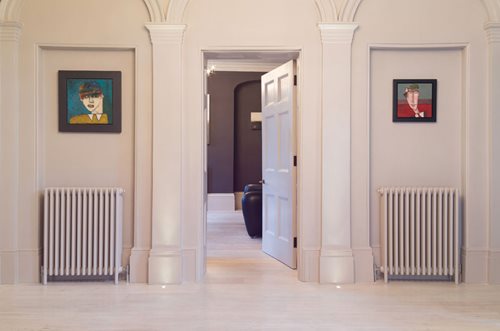 07-classic-radiators-in-pergammon-in-hallway